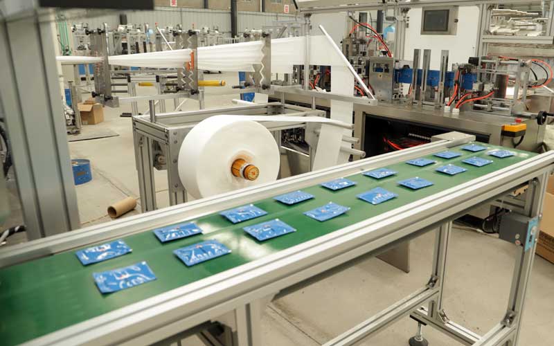 four-side sealing wet wipes packaging machine