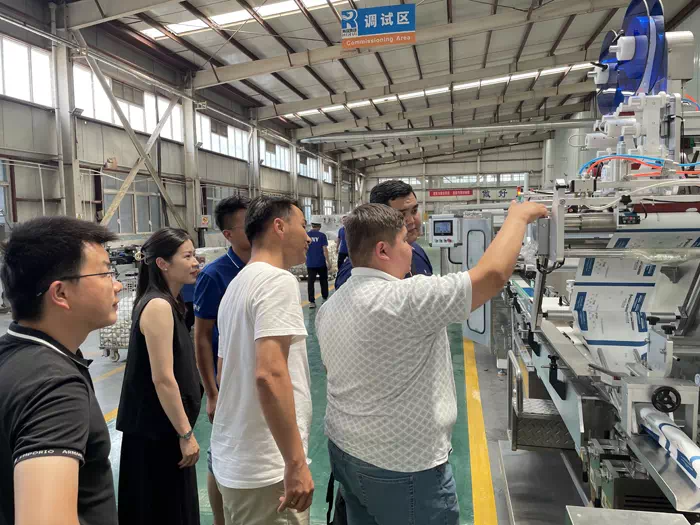 Kazakhstan inspects wet wipes machine