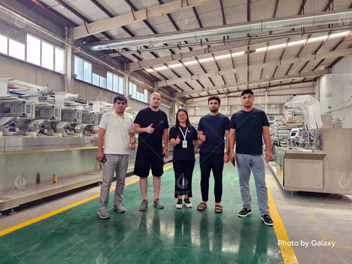 Welcome Tajikistan customers to inspect the wet wipes machine