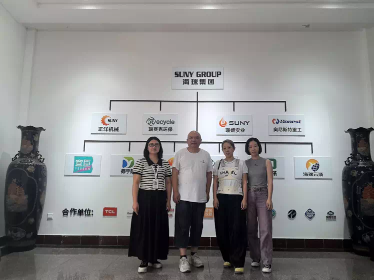 Welcome Peruvian Customers Visit to Inspect the Wet Wipes Machine