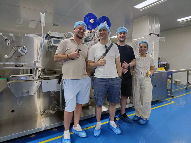 Welcome Russian Customers to Visit Our Wet Wipes Production Line